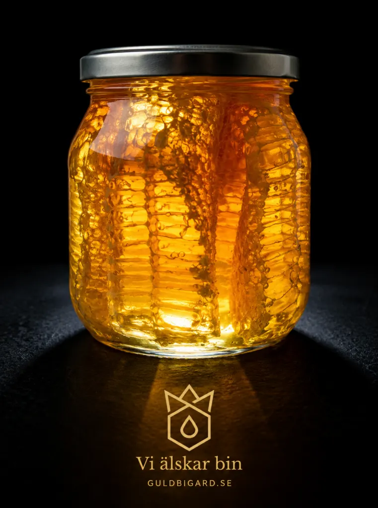 Exclusive comb honey in a jar from Guldbigård