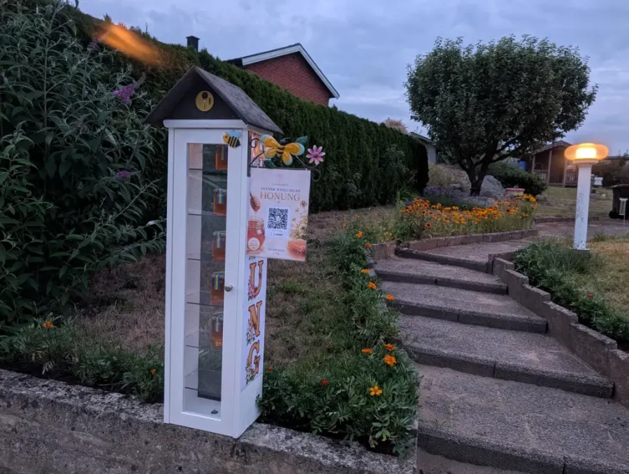 Self-service honey cabinet by the road in Asarum