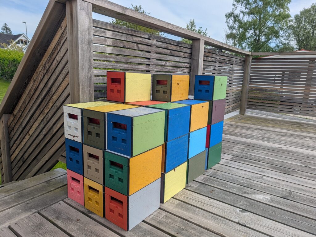 Mating nucs in different colours